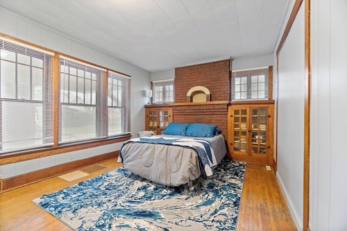 Straightforward City Apartment | Downtown Fort Wayne