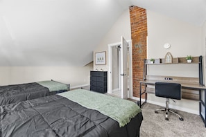 1 bedroom, desk, free WiFi, bed sheets - Character-Filled Downtown Apartment | Brick & Wood Details (Fort Wayne)