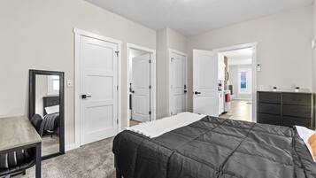 2 bedrooms, desk, iron/ironing board, free WiFi