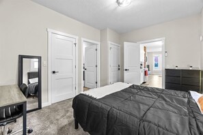 2 Schlafzimmer, Schreibtisch, Bügeleisen/Bügelbrett, kostenloses WLAN