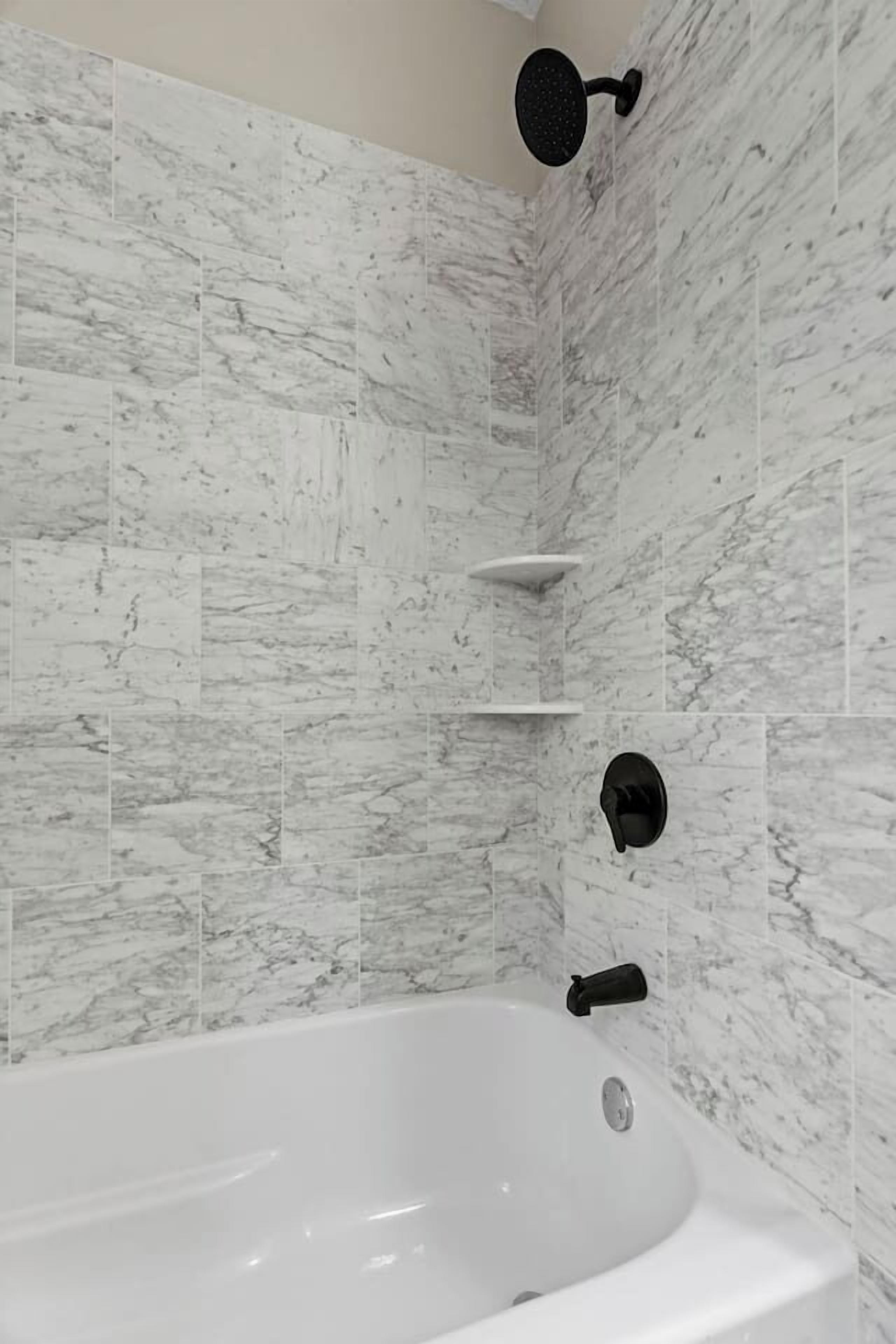 Douche, sèche-cheveux, serviettes fournies