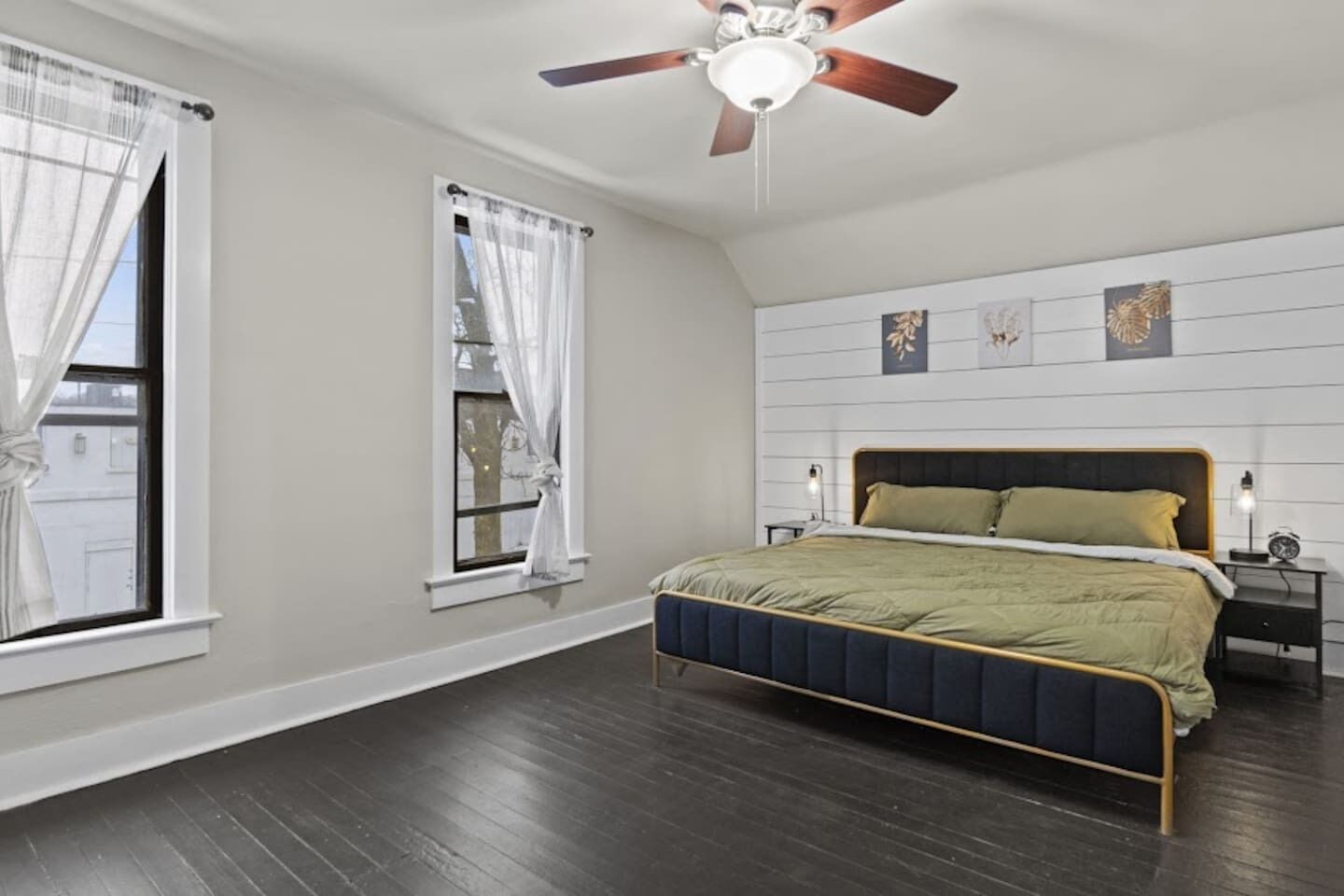 3 bedrooms, iron/ironing board, travel crib, WiFi (free)