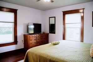 3 habitaciones, tabla de planchar con plancha y cuna de viaje