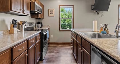 Unique Downtown Studio | Jacuzzi Tub, Game Room Access