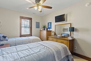 2 bedrooms, iron/ironing board, free WiFi, bed sheets