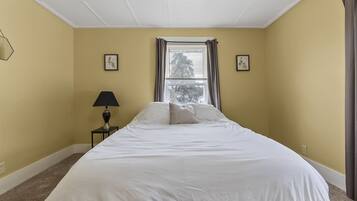 2 bedrooms, iron/ironing board, free WiFi, bed sheets