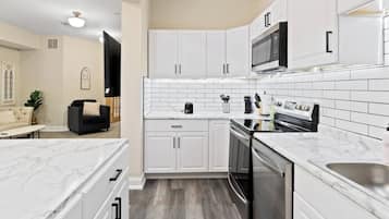 Coffee/tea maker, fridge, microwave, oven