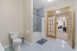 Douche, serviettes fournies