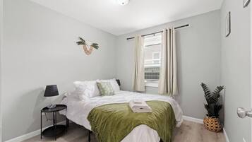 1 chambre, fer et planche à repasser, accès au Wi-Fi (inclus)