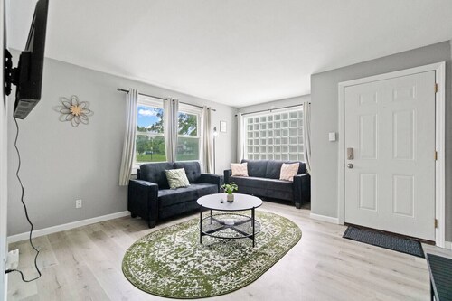 City 1BR Apartment | Downtown Location & Parking