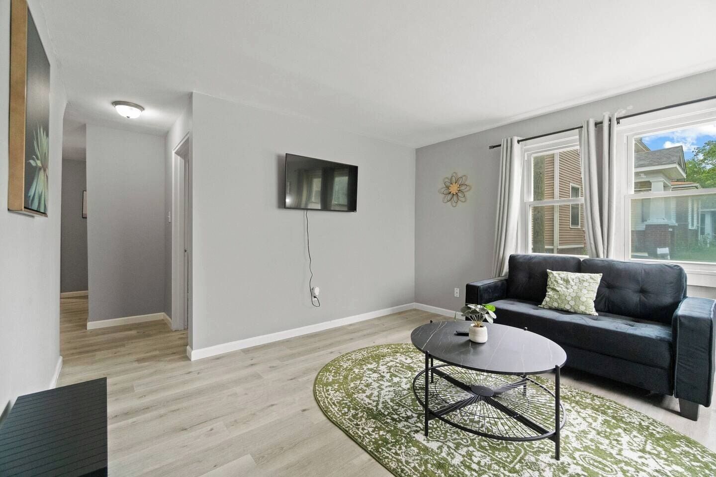 City 1br Apartment | Downtown Location & Parking - New Haven, IN