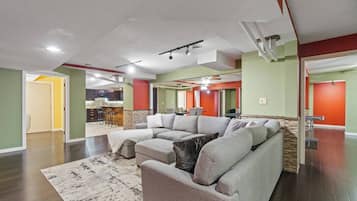 Télévision, table de tennis de table