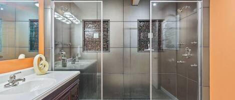 Douche, serviettes fournies