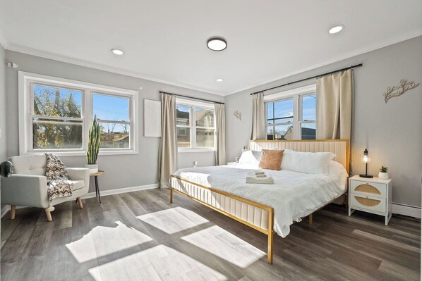 1 bedroom, iron/ironing board, WiFi, bed sheets - Apt w/King Bed, Free Parking, by Electric Works! (Fort Wayne)