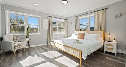 Fort Wayne Apartment | King Bed, Parking Included