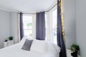 2 makuuhuonetta, silitysrauta/-lauta, ilmainen Wi-Fi, vuodevaatteet