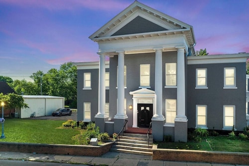 Downtown Apartment 3 in Historic Mansion | Free Parking