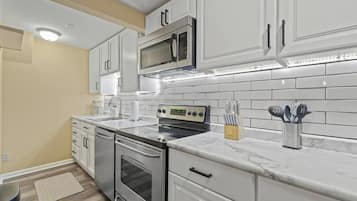 Coffee/tea maker, fridge, microwave, oven