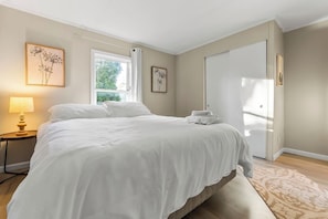 2 bedrooms, iron/ironing board, free WiFi, bed sheets