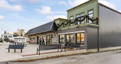 Home w/Master King Suite And Garage