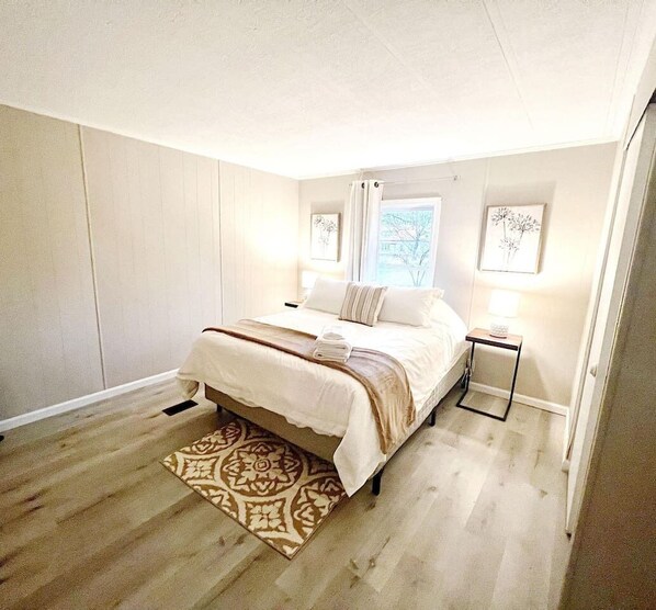 2 bedrooms, iron/ironing board, free WiFi, bed sheets