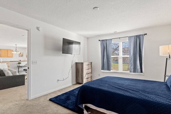 3 bedrooms, desk, iron/ironing board, free WiFi