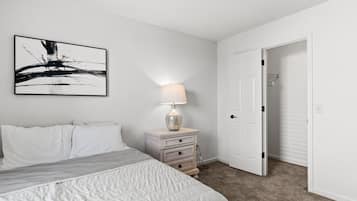 3 bedrooms, desk, iron/ironing board, WiFi (free)