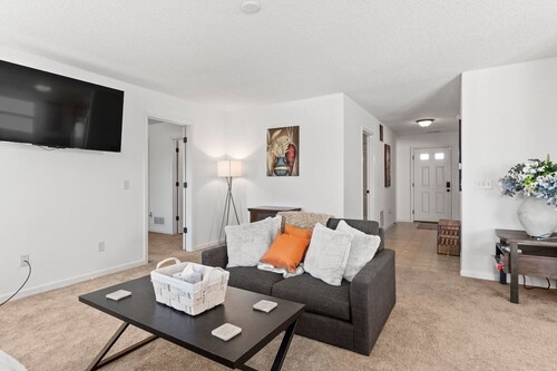 Comfortable Home for 5 | Garage, Private Yard