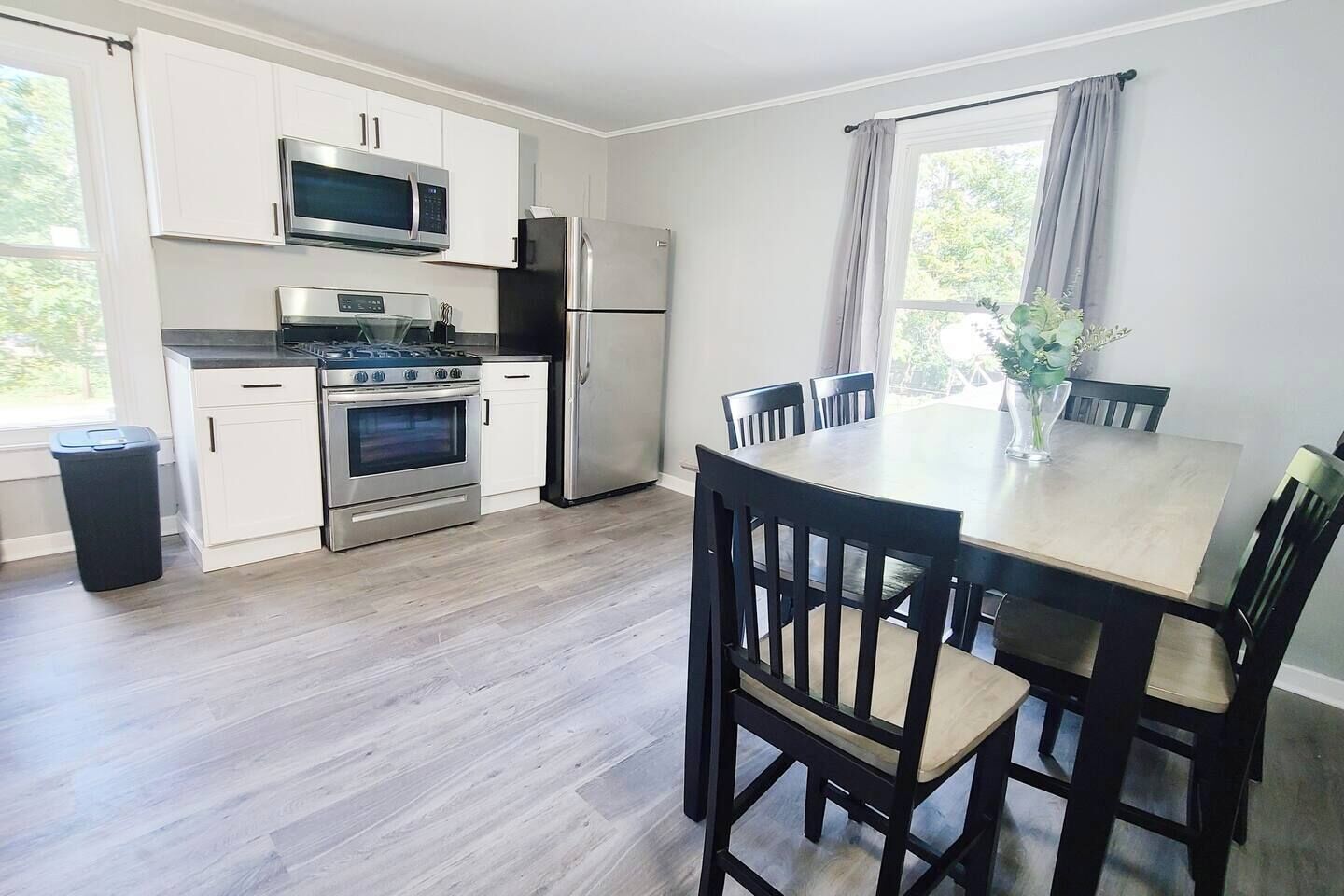 雪櫃、微波爐、焗爐、爐具