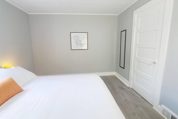 2 bedrooms, iron/ironing board, free WiFi, bed sheets
