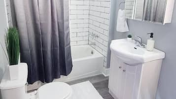 Douche, serviettes fournies