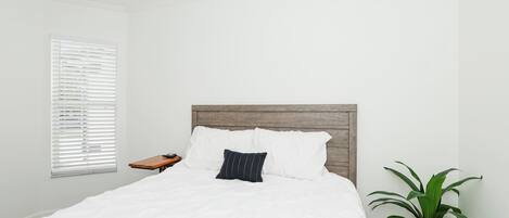 3 bedrooms, desk, iron/ironing board, free WiFi