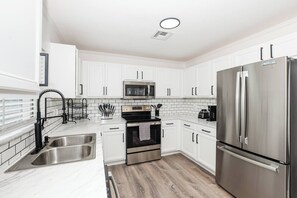 Fridge, microwave, oven, stovetop - 3BR Port St. Lucie Vacation Rental | Upscale Home, Sleeps 6 (Port St. Lucie)