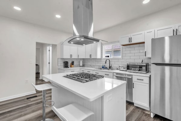 Fridge, microwave, oven, stovetop