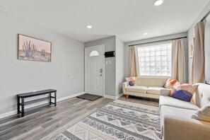 Smart TV - Apartment by Electric Works | Parking Included (Fort Wayne)