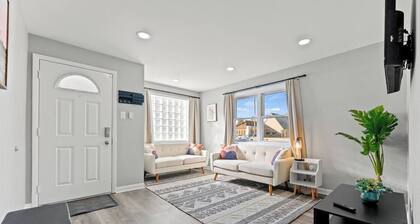 Downtown Apt w Free Parking by Electric Works!