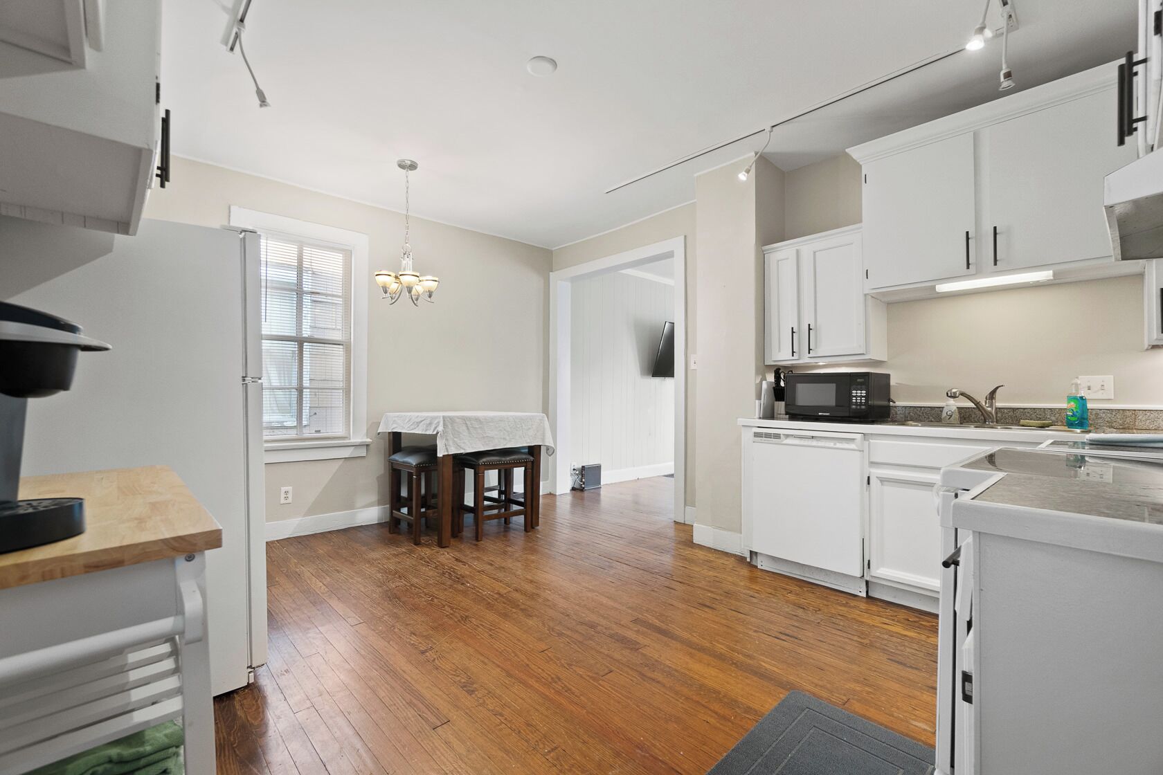 Frigorífic, microones, forn i placa de cuina 