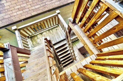 Comfortable Apartment Near Downtown | Off-Street Parking