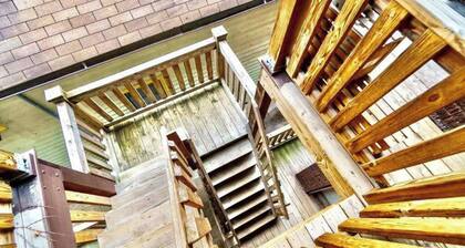 Comfortable Apartment Near Downtown | Off-Street Parking