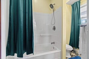 Douche, serviettes fournies