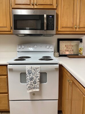 Micro-ondas, fogão, cooktop, lava-louças