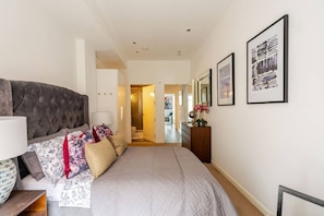 2 bedrooms, iron/ironing board, travel cot, free WiFi