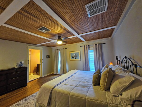 2 bedrooms, desk, iron/ironing board, travel cot