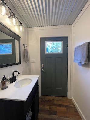 Dusche, Handtücher, Seife, Shampoo