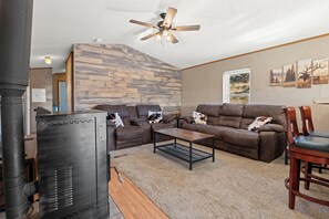 Smart TV, fireplace