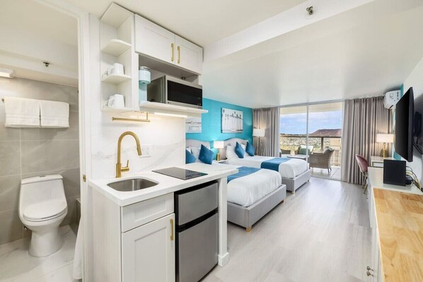 Desk, iron/ironing board, WiFi, bed sheets