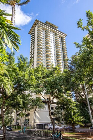 Exterior - Luxury Ocean view 2BR Waikiki (Honolulu)