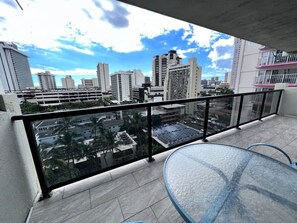 Property grounds - Renovated Modern Pad in Central Waikiki /w Parkng (Honolulu)