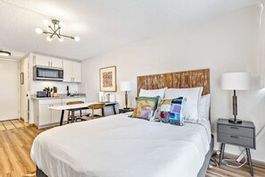 Iron/ironing board, free WiFi, bed sheets