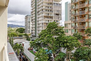 Property grounds - Waikiki 1 Block To Beach Free Parking Full Kitchen (Honolulu)